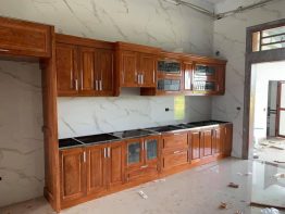 Tủ bếp gỗ sồi Nga cho chung cư